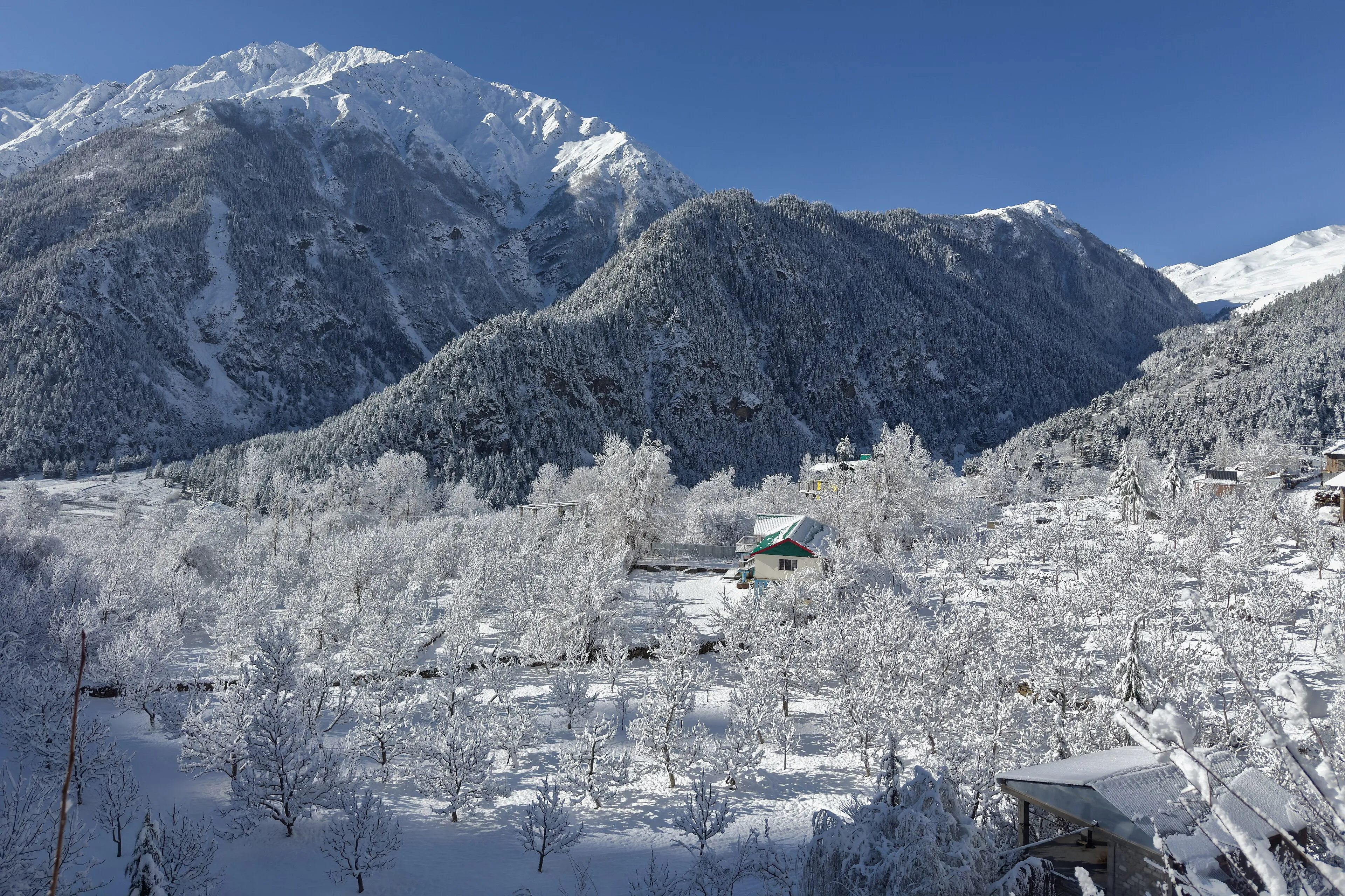 Himalayan valley in Himachal Pradesh at sunrise — a Travel Diaries holiday destination